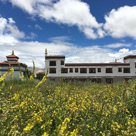 Royal Mustang Resort Nāmbo Exterior foto