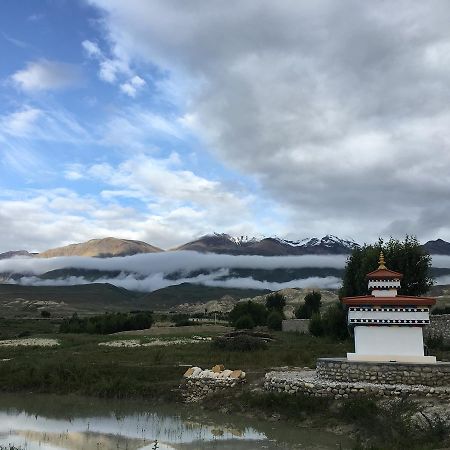 Royal Mustang Resort Nāmbo Exterior foto