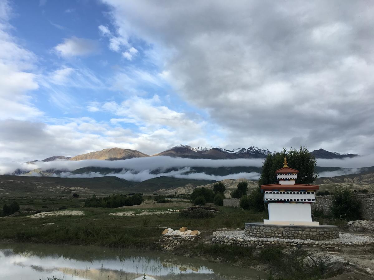 Royal Mustang Resort Nāmbo Exterior foto