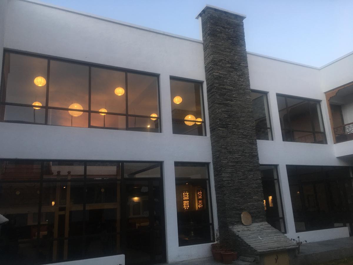 Royal Mustang Resort Nāmbo Exterior foto
