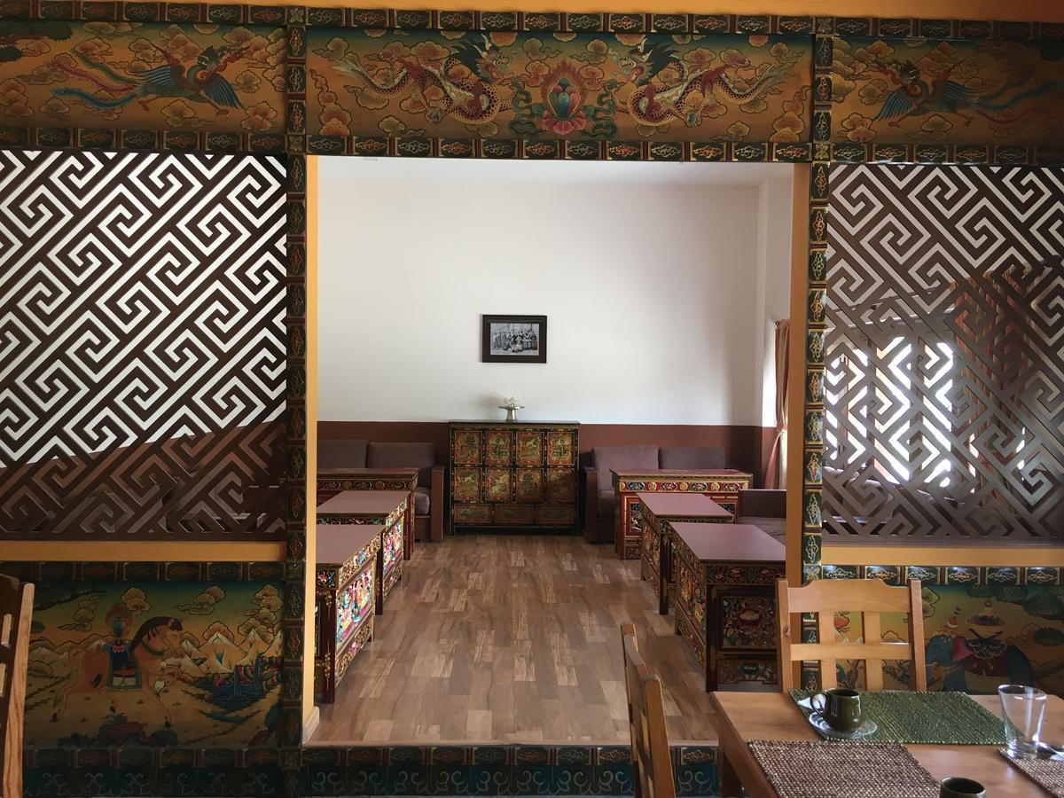 Royal Mustang Resort Nāmbo Exterior foto